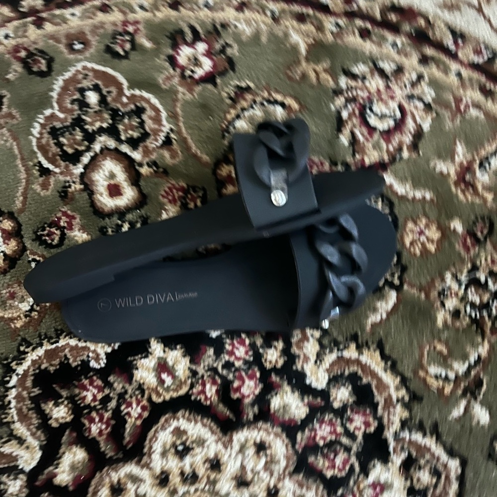 Super cute Wild Diva flats Size 7